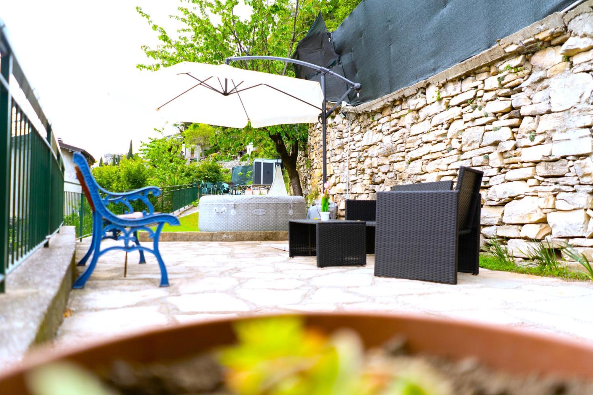 Terrazza Di Luisa Parking Wifi Vista Lago Carate Urio Exteriör bild